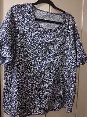 Blue and White Printed Short-Sleeve Women's Top XXL